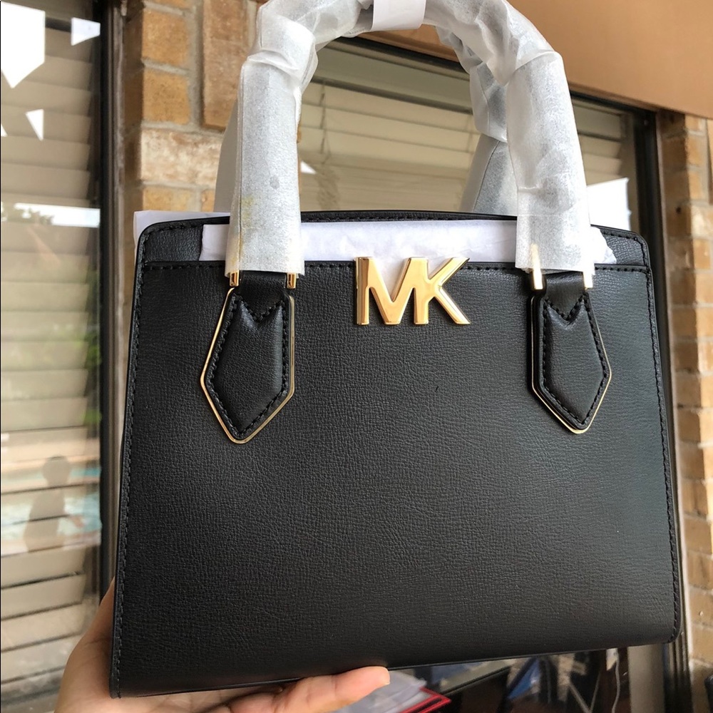 Authentic Michael Kors Mott Messenger Bag, brand new with tag